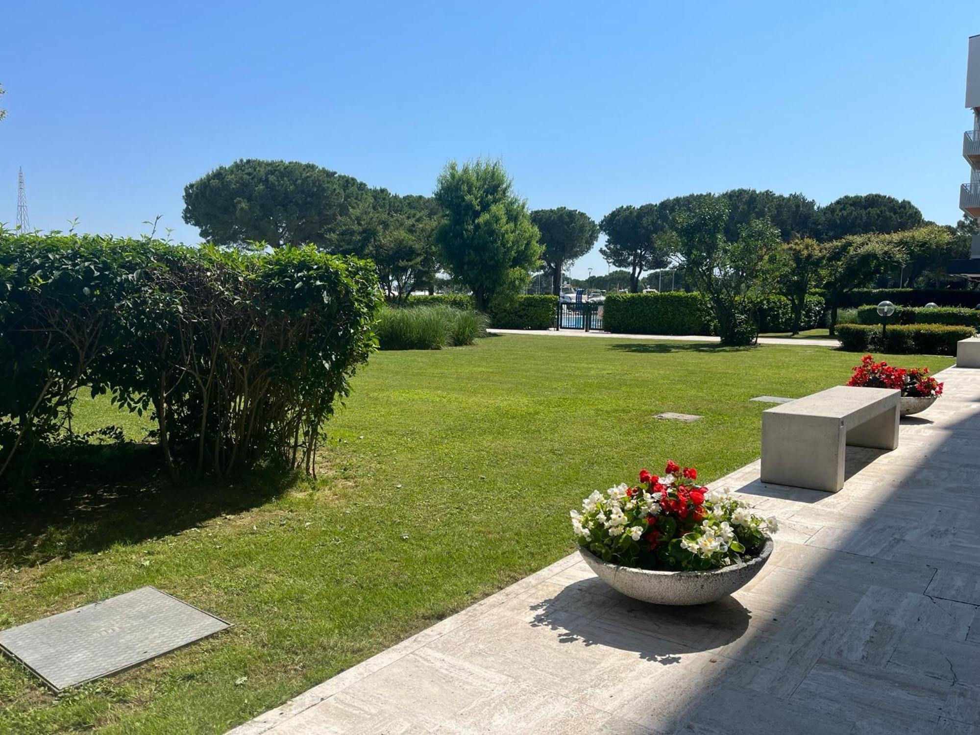 Signora Ruth - Aprilia Residence Aprilia Marittima Kültér fotó